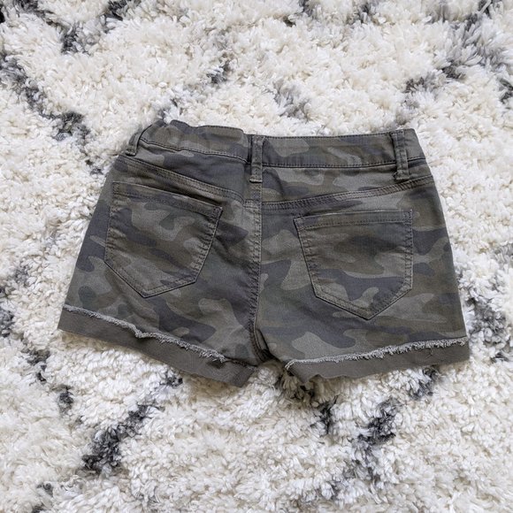 Girl's Mudd Camo shorts - Picture 4 of 4